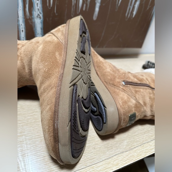 UGG Chestnut Suede Boots, worn one time, Rugged nonslip soles, Metal Ugg plate - Picture 8 of 14